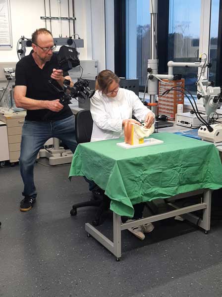 Filmproduktion & Videoproduktion 3 Filmproduktion Videoproduktion Hannover 52GradFilm Videodreh bacta implants udo schloermann Kameramann Videograf DOP Videoproducer Videoportrait